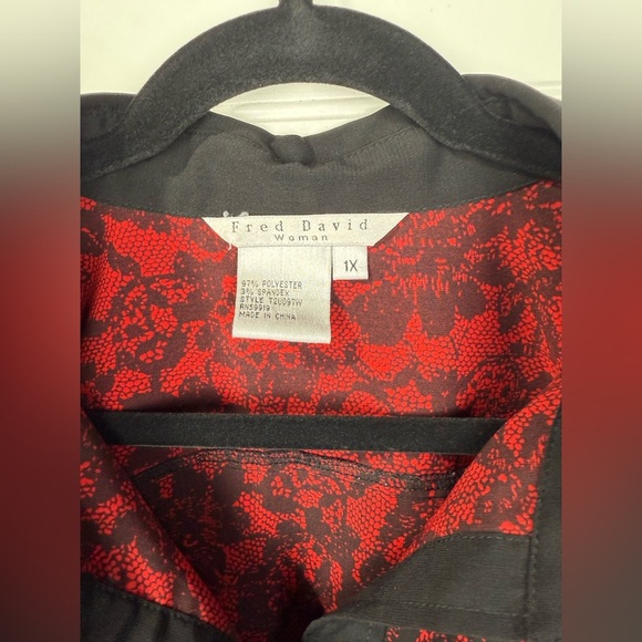 Fred David red and black lace printed button down shirt. Size 1X - Picture 4 of 5